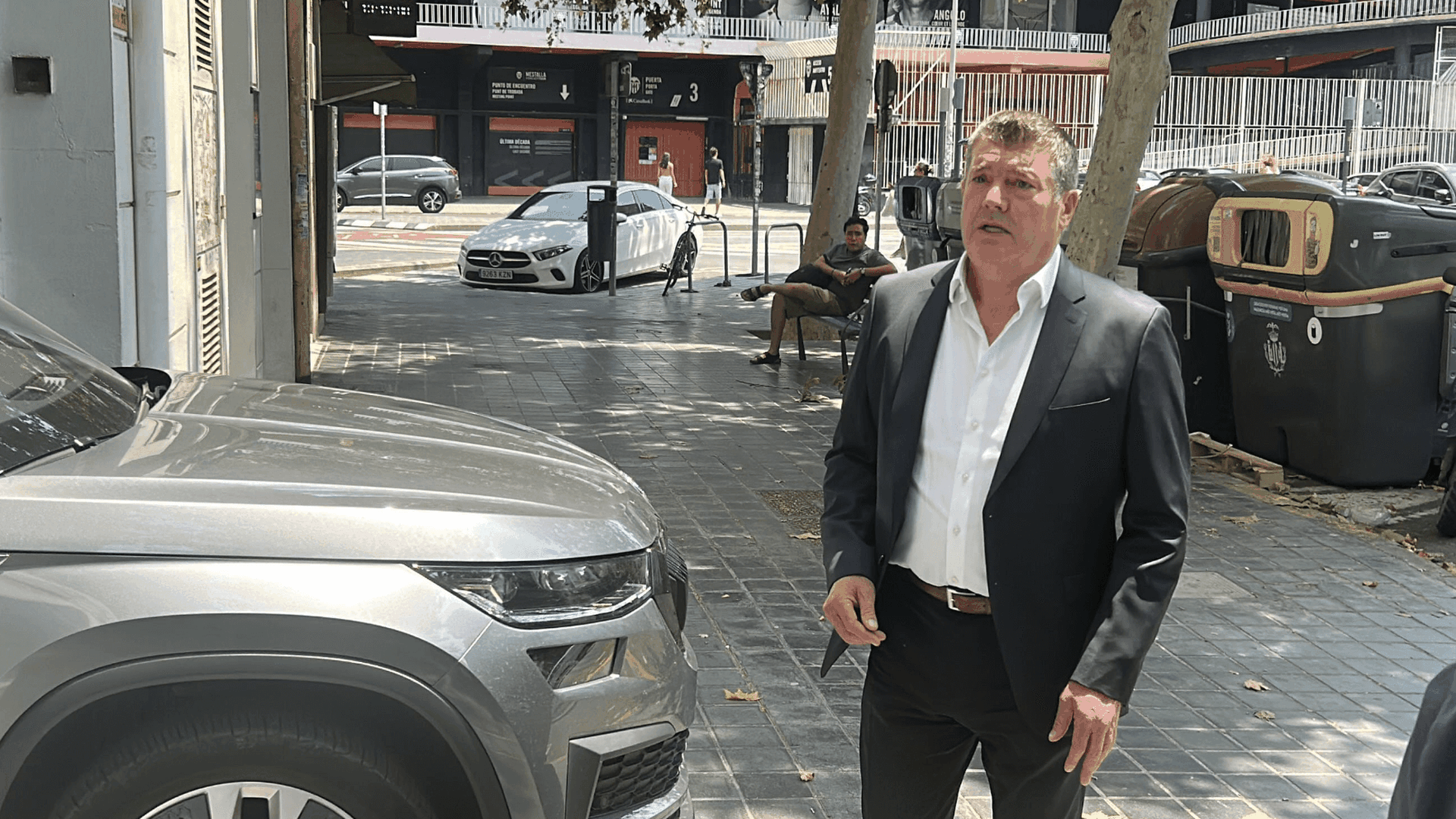 Ron Gourlay llega a las oficinas