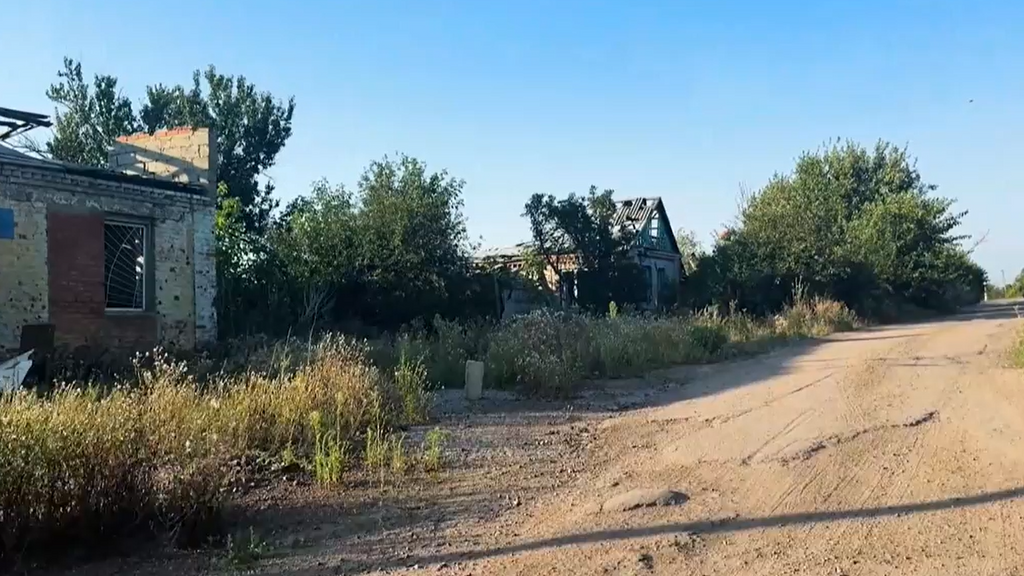 Entre ruinas y minas antipersona: así viven los vecinos del pueblo liberado de Kamianka, Ucrania