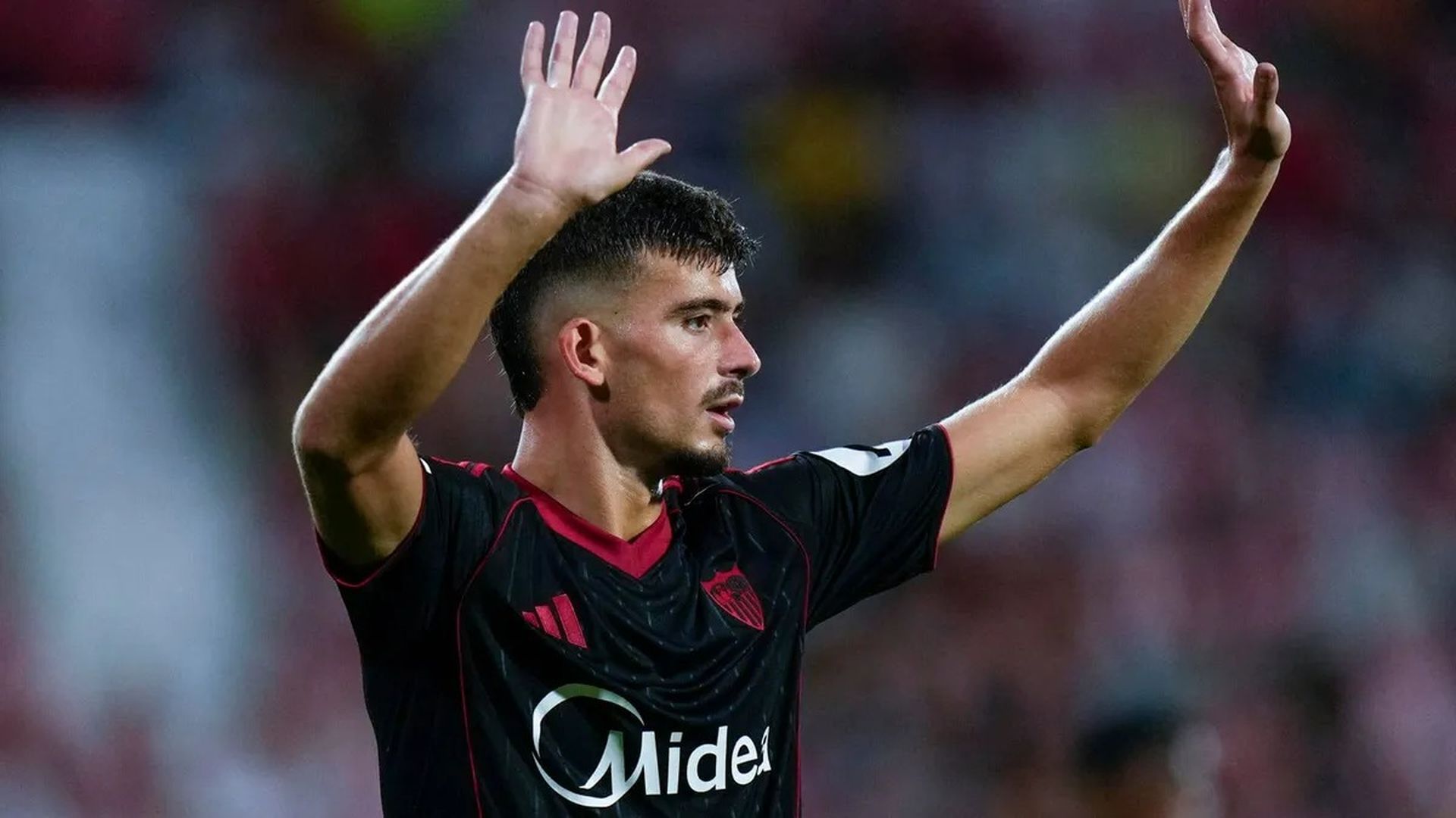 Kike Salas, jugando con el Sevilla