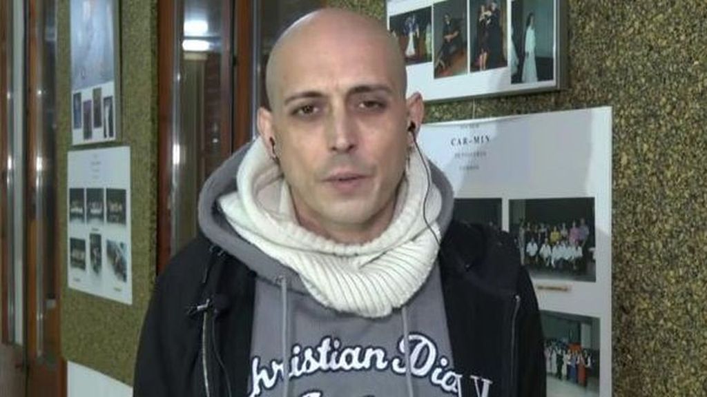 El hijo secreto de un conocido cantante rompe su silencio: una prueba de ADN le da la razón