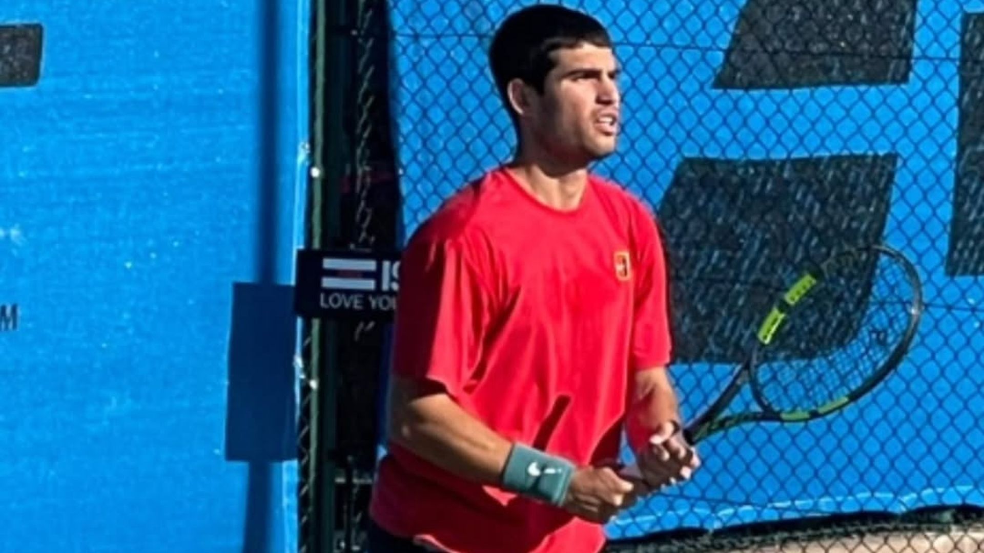 Carlos Alcaraz durante un entrenamiento en Murcia