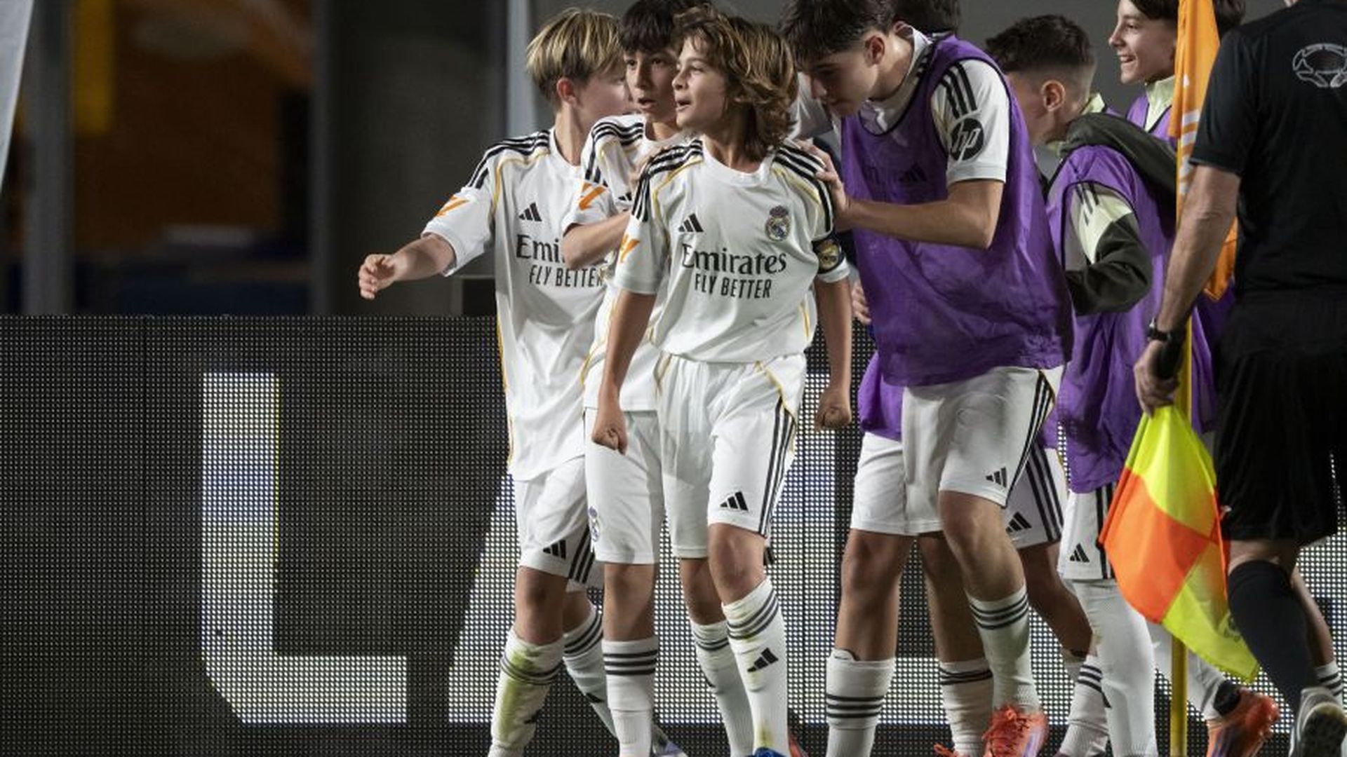 Los jugadores del Real Madrid celebran el gol ante el Betis
