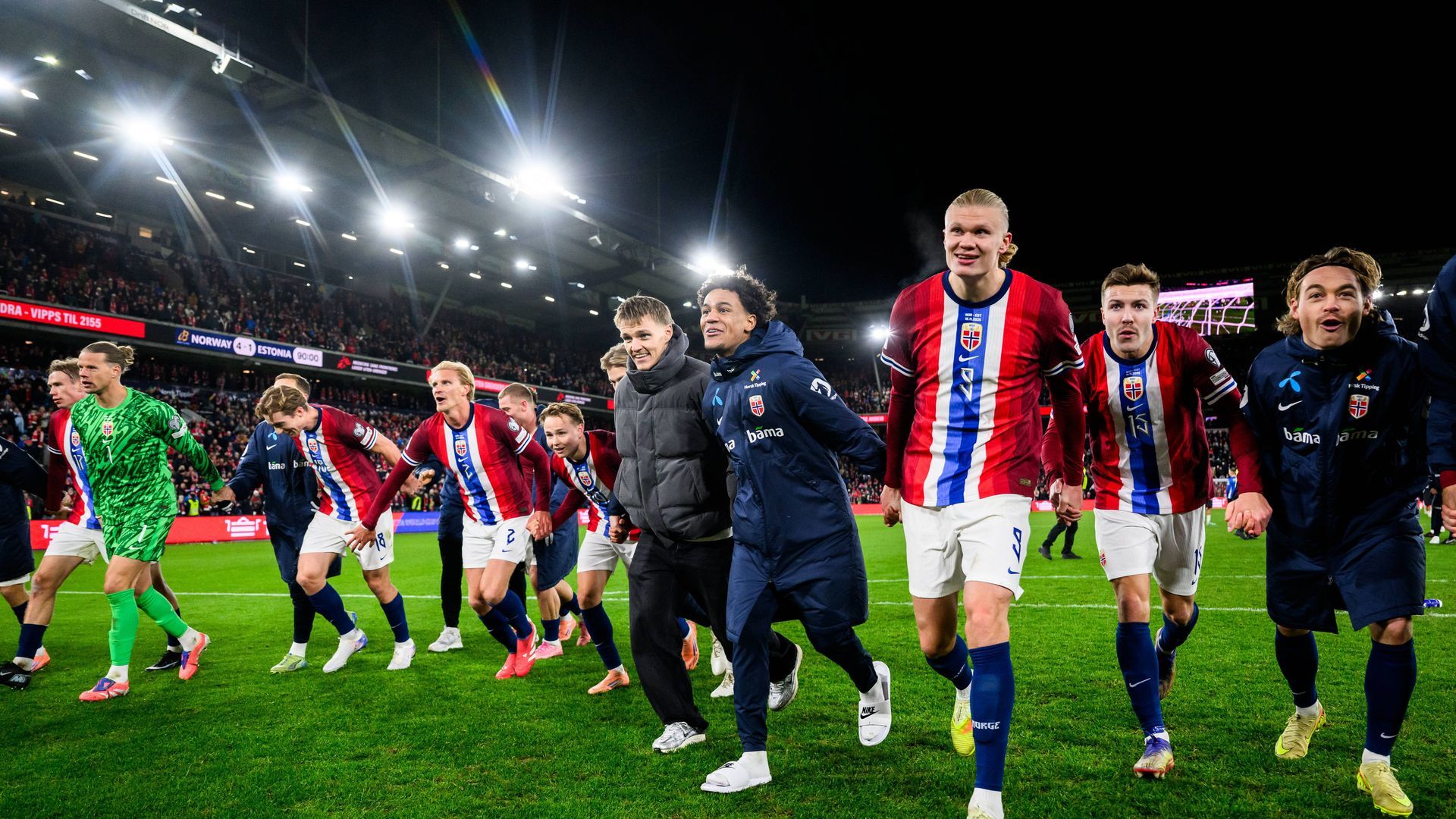 Oscar Bobb, con Noruega junto a Nyland y Haaland