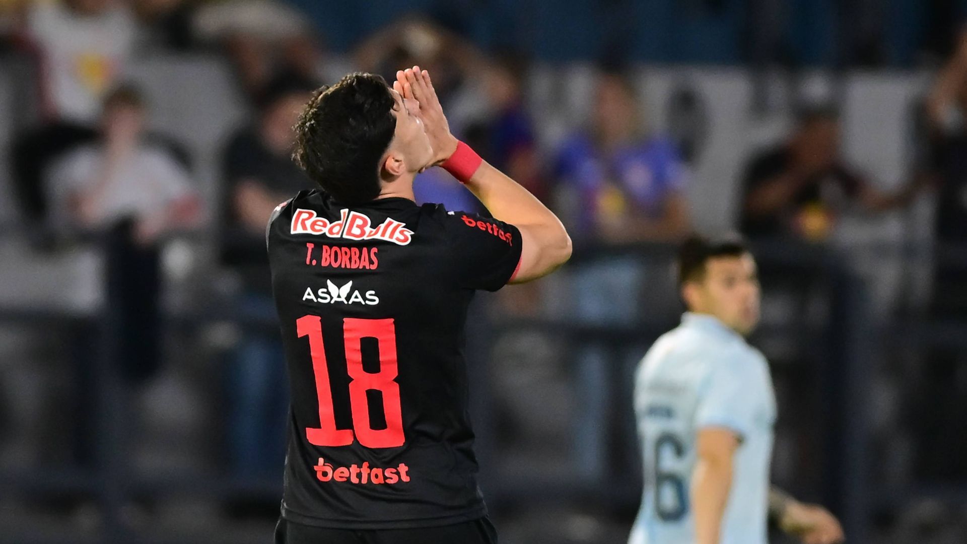Thiago Borbas, durante un partido con Red Bull Bragantino.