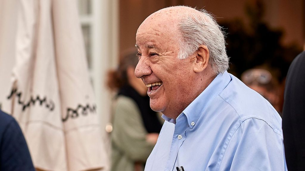 Sin WhatsApp y recogiendo huevos de sus gallinas: así es la vida actual de Amancio Ortega