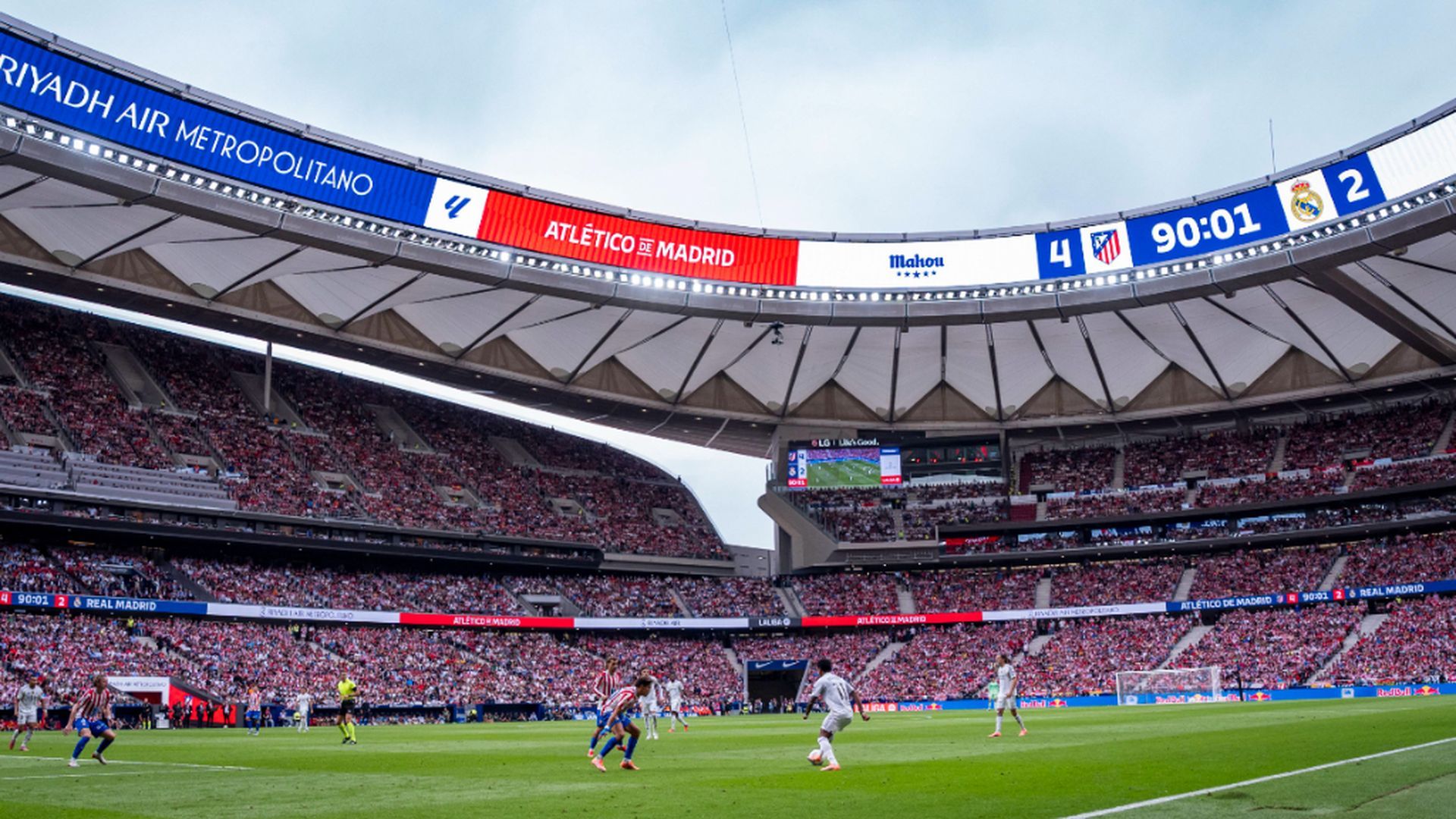 El Sky Ribbon en la cubierta del Metropolitano