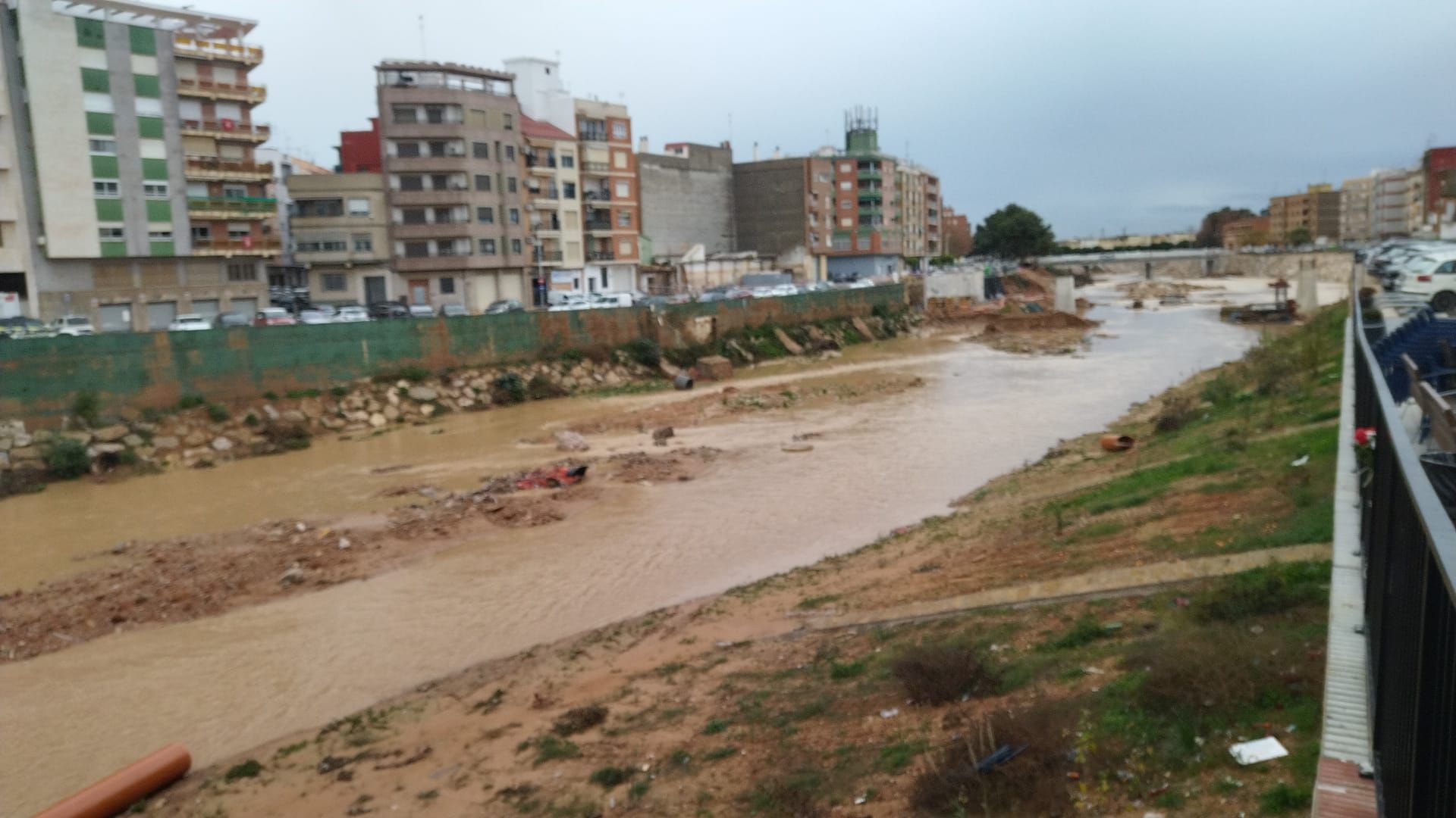 Inquietud con el aumento del caudal del barranco del Poyo: "He estado toda la noche sin dormir"