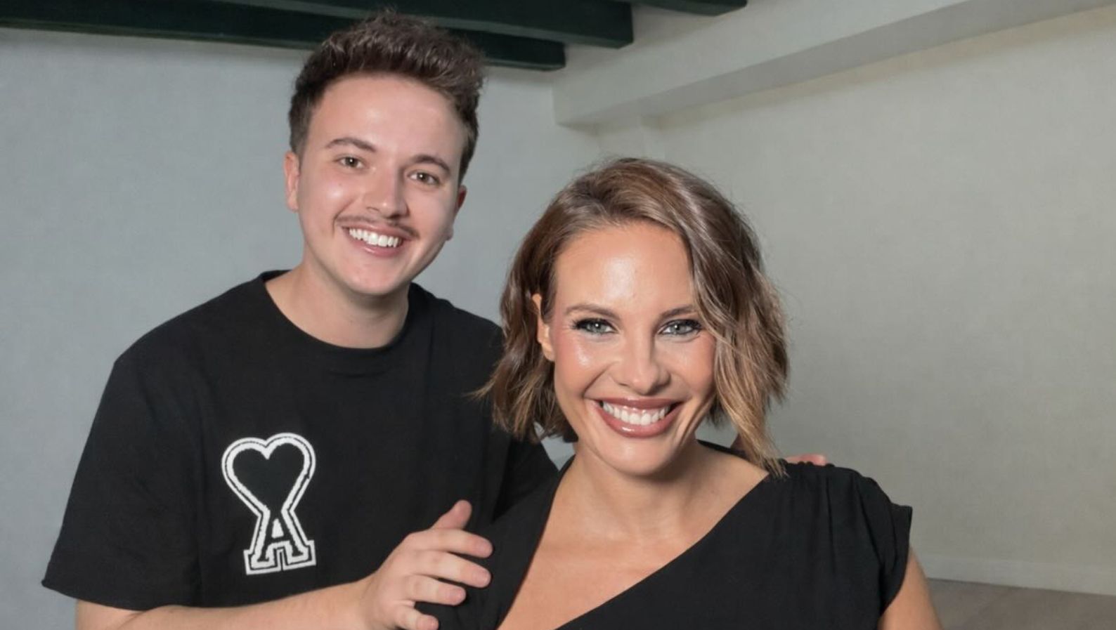 Jessica Bueno y su maquillador enseñan, paso a paso, cómo peinarte y maquillarte como las estrellas para estas Navidades