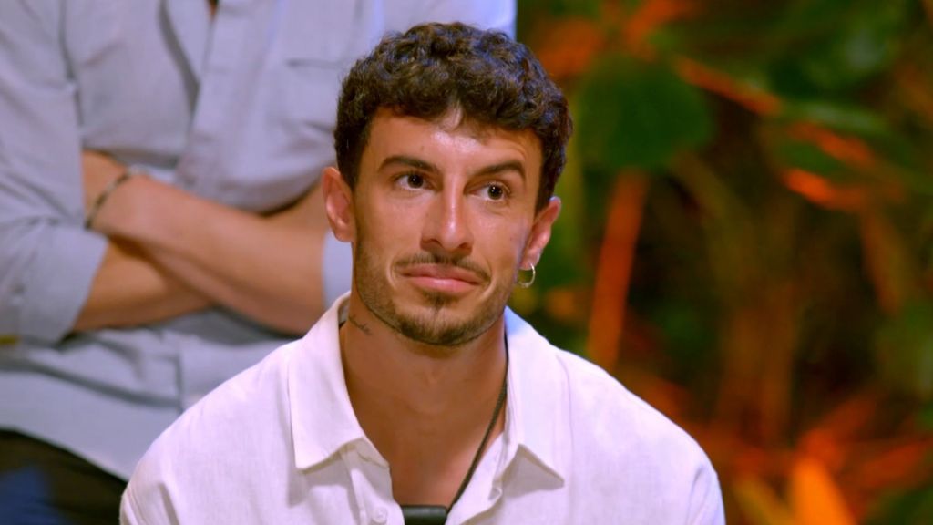 Juanpi se sincera en la hoguera sobre si realmente se ha sentido atraído por la madre de Sandra