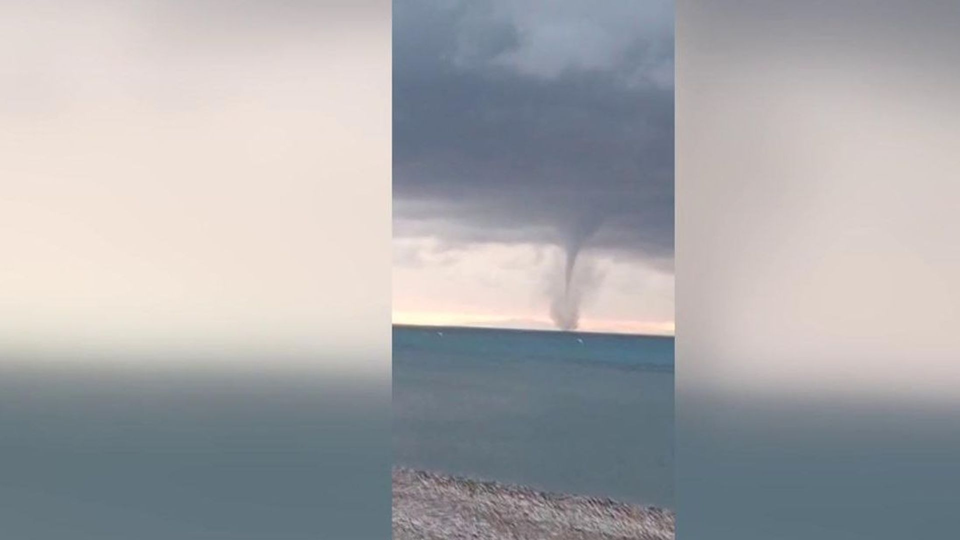 Las imágenes más impactantes de las mangas marinas en Mazarrón