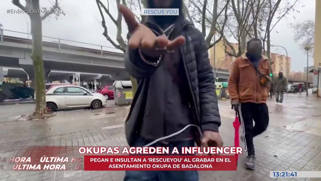 Los okupas increpan a un influender en Badalona y le impiden grabar su realidad: “Nos mienten, no hay niños”