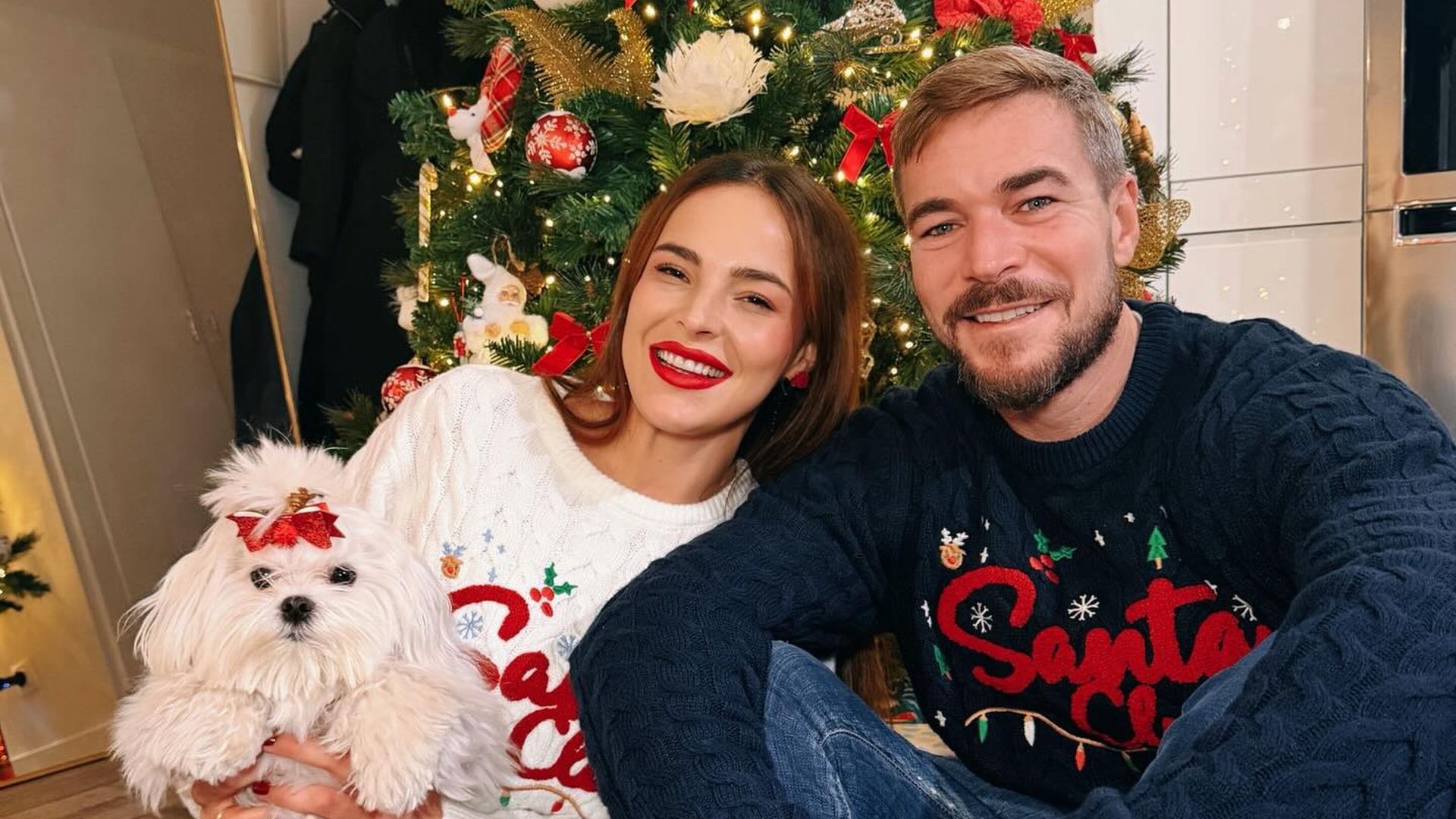 Marta Peñate y Tony Spina en el salón de su casa