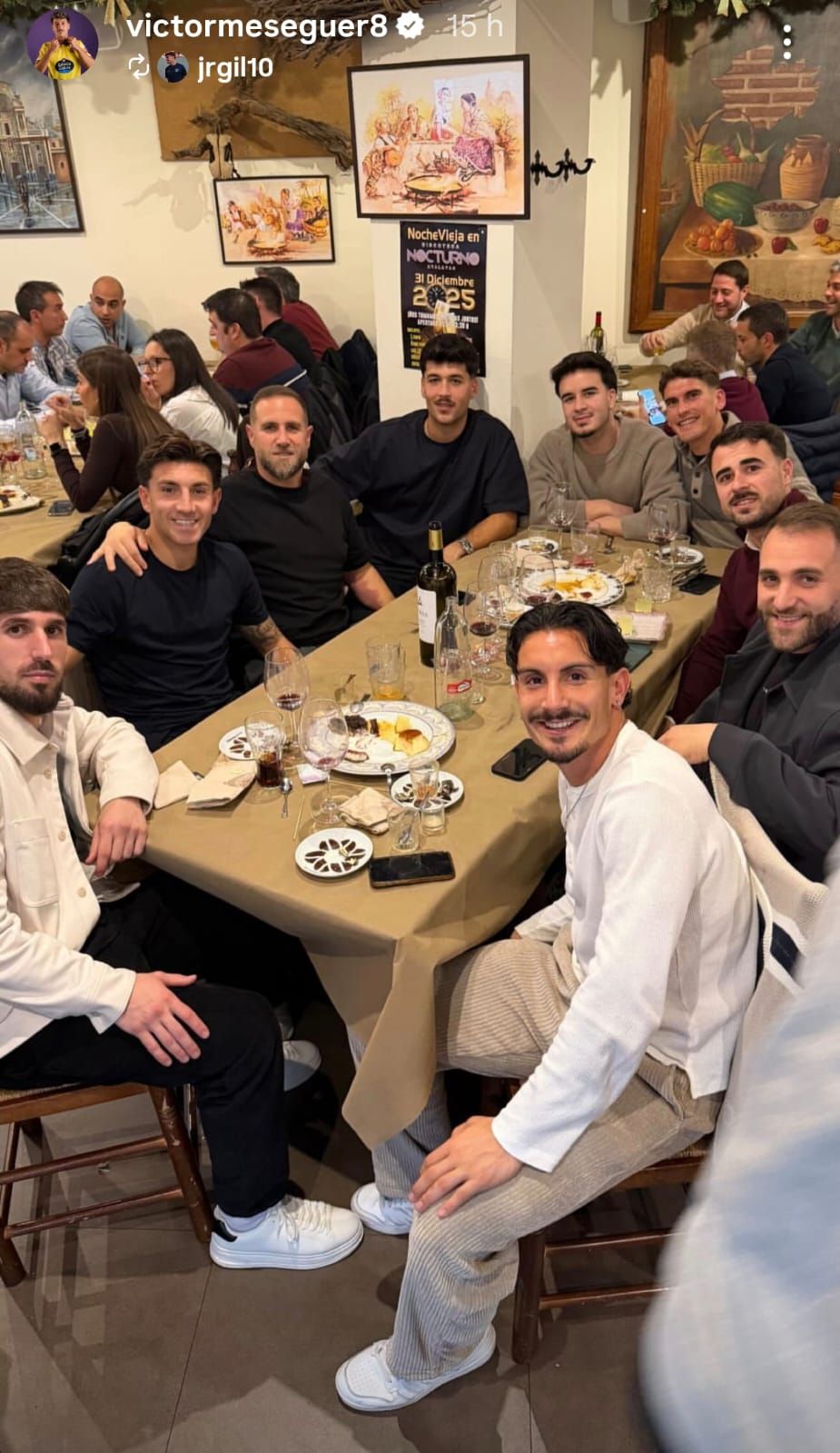 Mesegur junto a us grupo de amigos.