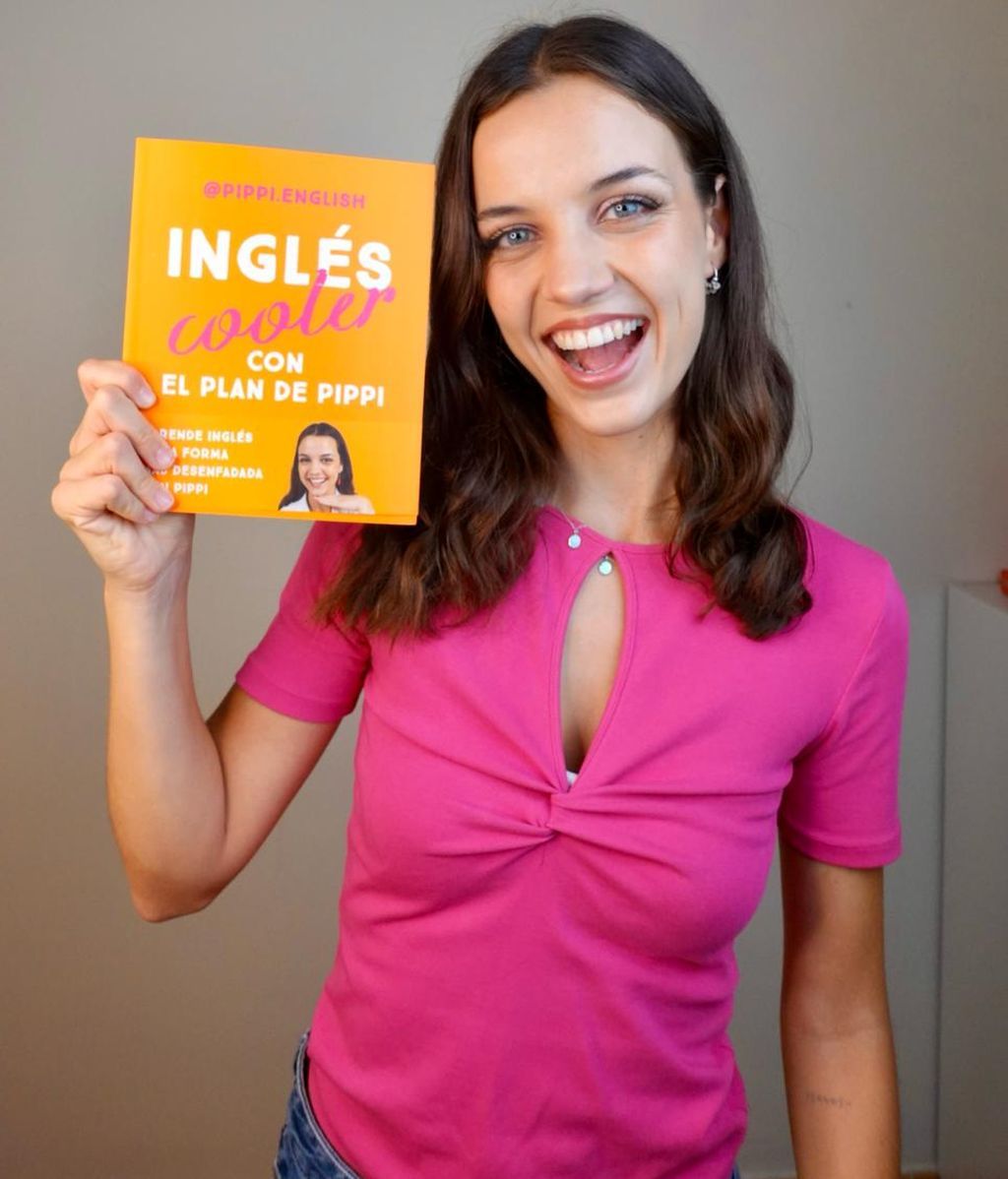 Pilar con su libro: 'Inglés cooler'