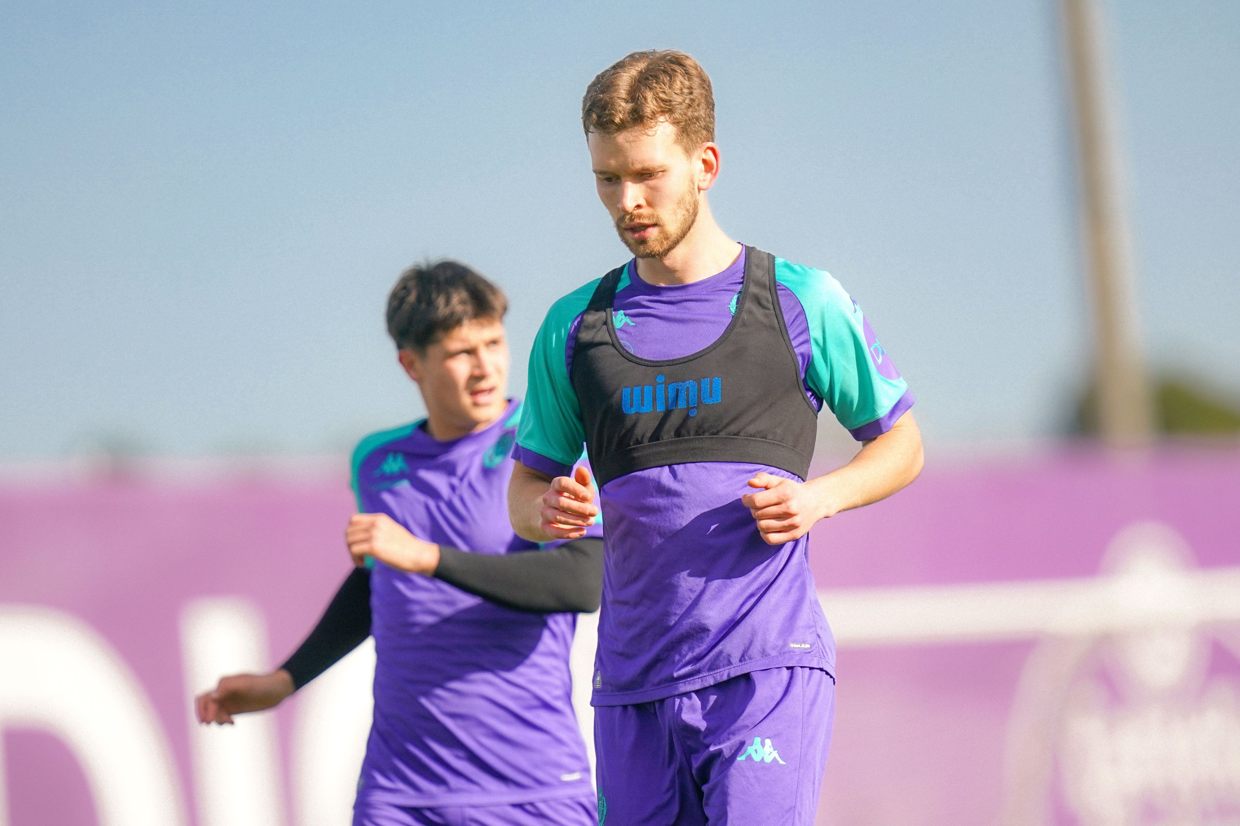 Primer entrenamiento de Vegard Erlien con el Real Valladolid.