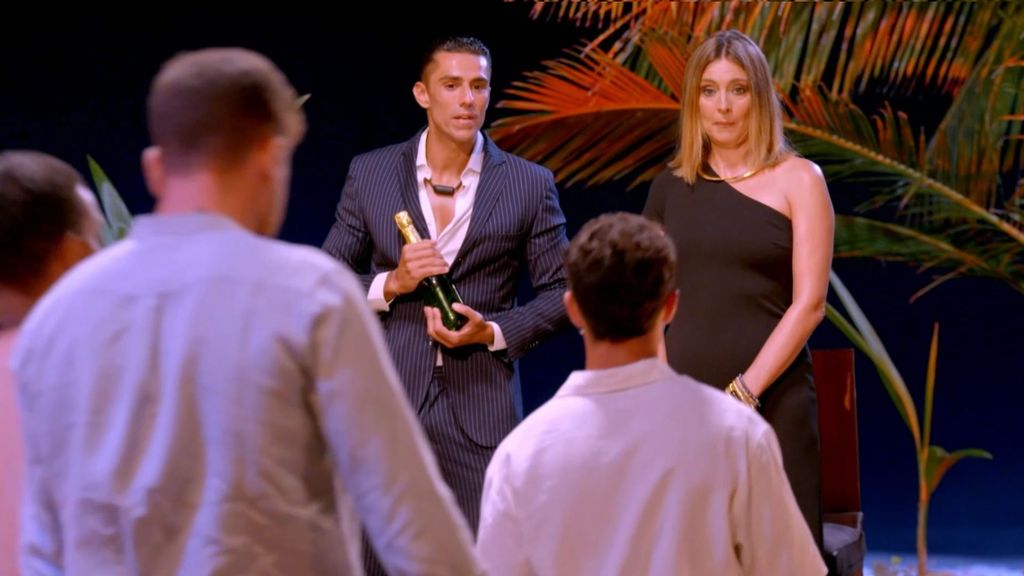 El recibimiento de los chicos a Andrea en la hoguera deja alucina a Sandra Barneda: “¿Qué estáis haciendo?”