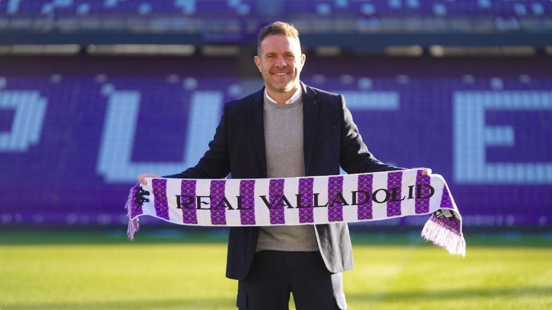 Tevenet, durante su presentación con el Real Valladolid Tevenet, durante su presentación con el Real Valladolid