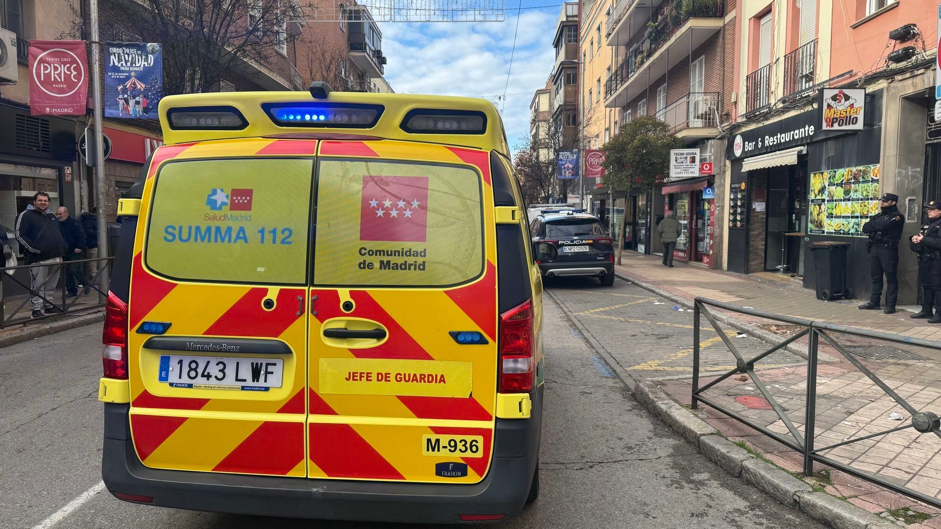 Una ambulancia de SUMMA 112 atiende un apuñalamiento en Marcelo Usera a 26 de diciembre de 2025