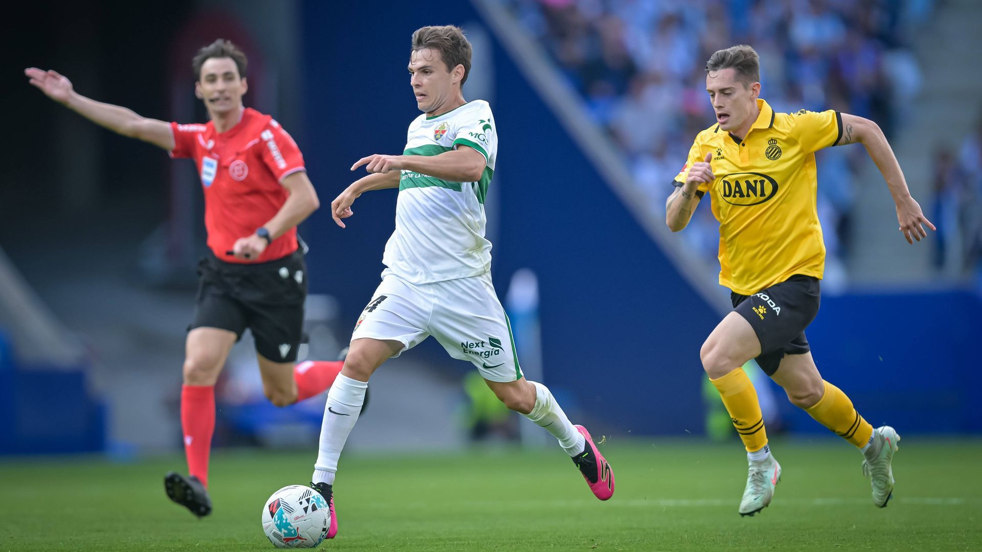 Aleix Febas en un partido con el Elche
