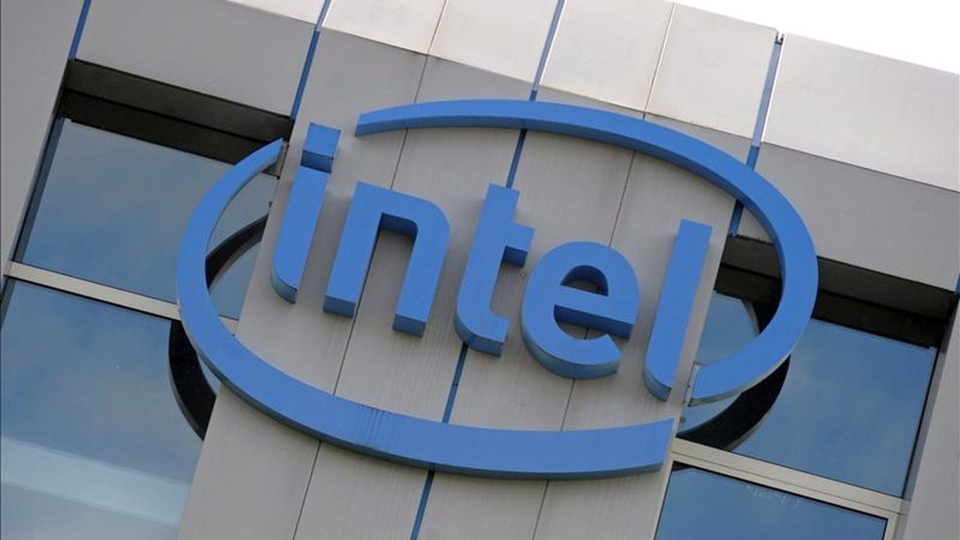 Intel difundió sus números tan sólo tres días después de que anunciara que pagará 1.500 millones de dólares a Nvidia para acabar con una disputa sobre licencias que mantenían enfrentadas a ambas empresas. EFE/Archivo