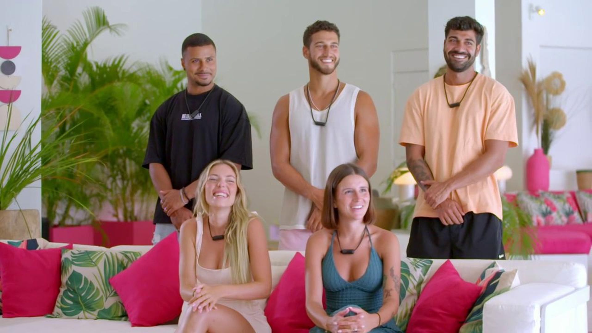 Las chicas y los solteros en 'Villa Playa'