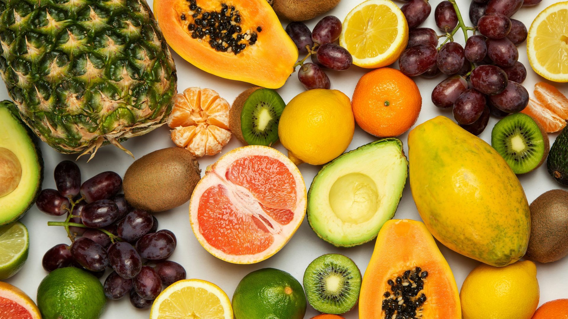 Las frutas pueden aportar interesantes beneficios para el cuidado de la piel. Las frutas pueden aportar interesantes beneficios para el cuidado de la piel.
