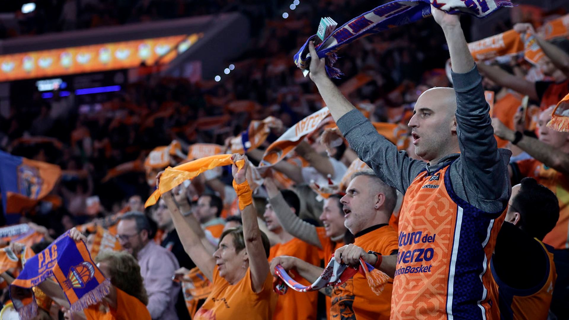 Afición del Valencia Basket en el Roig Arena