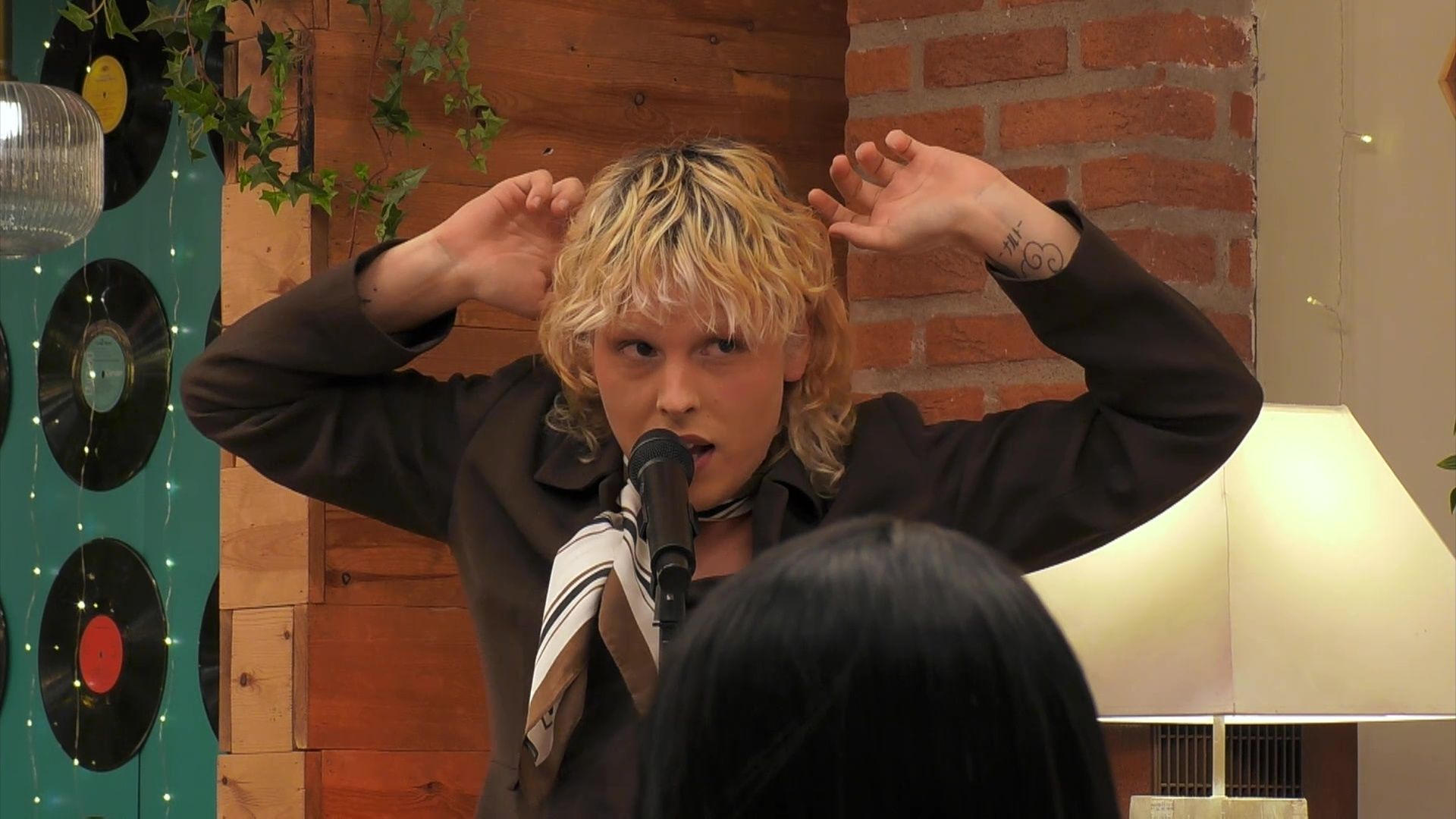 Anti-Narciso, el himno de bisexualidad absoluta de un soltero de ‘First Dates’: “Me gusta tu…”