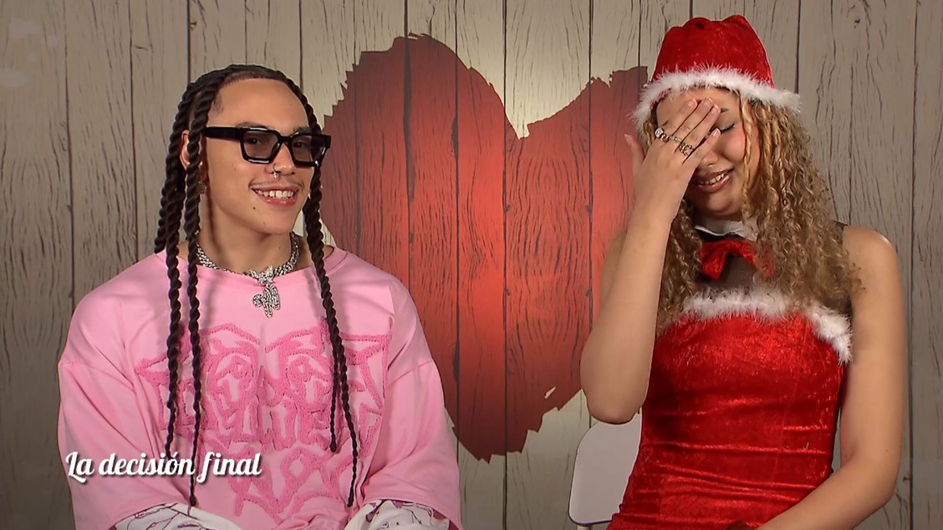 La actuación navideña de una soltera de 'First Dates' hace que su cita le dé calabazas: "Que te vaya bien con las vacas"