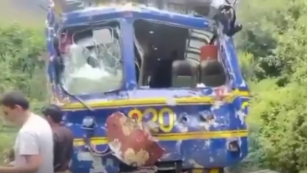 Choque frontal de dos trenes que cubrían la ruta hacia Machu Picchu en Perú: hay un muerto y 78 heridos