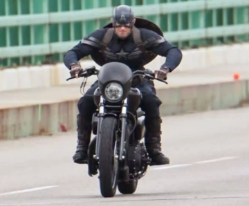 Chris Evans con una Triumph