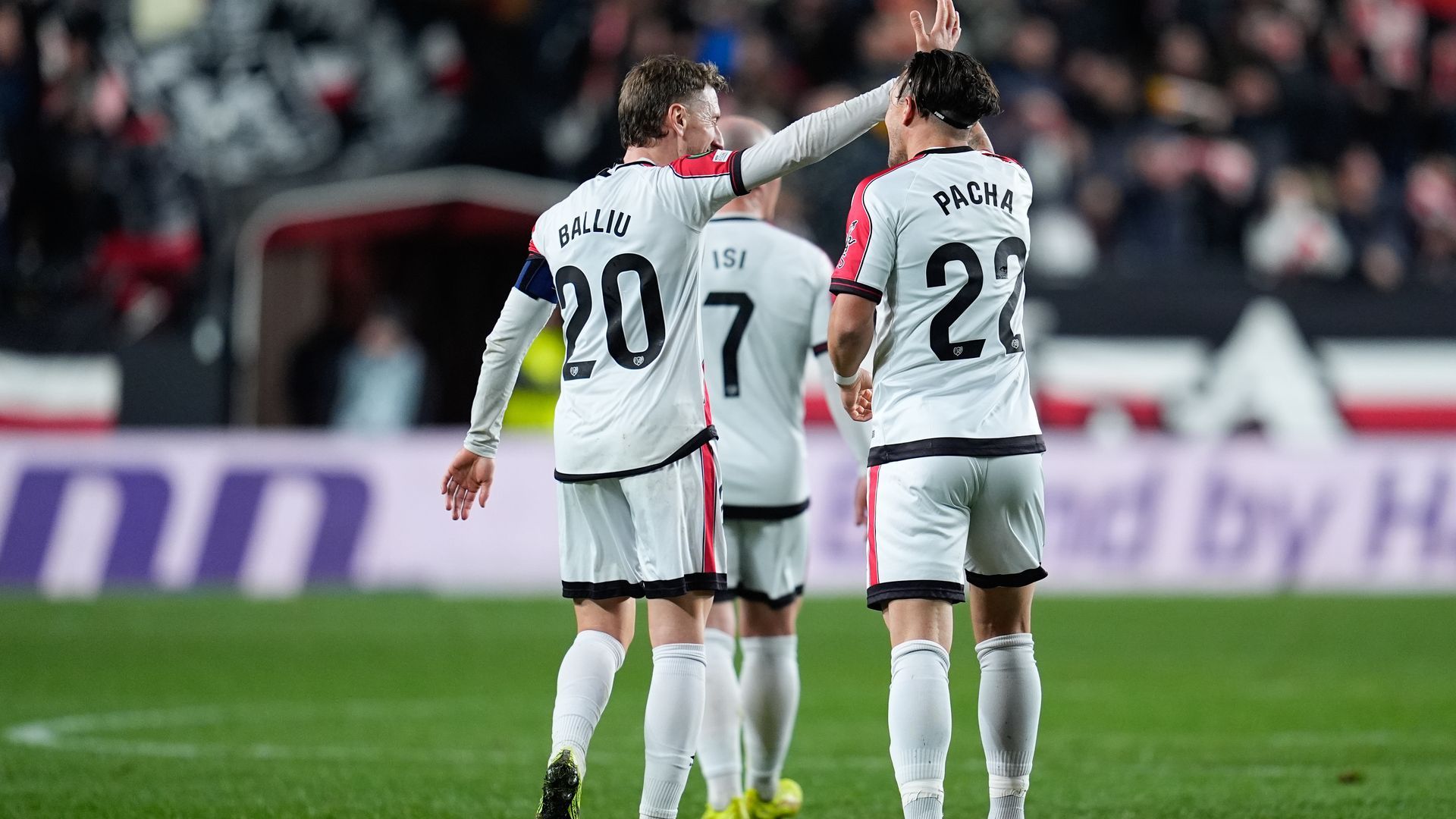 El Pacha Espino y Balliu celebrando un gol con el Rayo Vallecano El Pacha Espino y Balliu celebrando un gol con el Rayo Vallecano