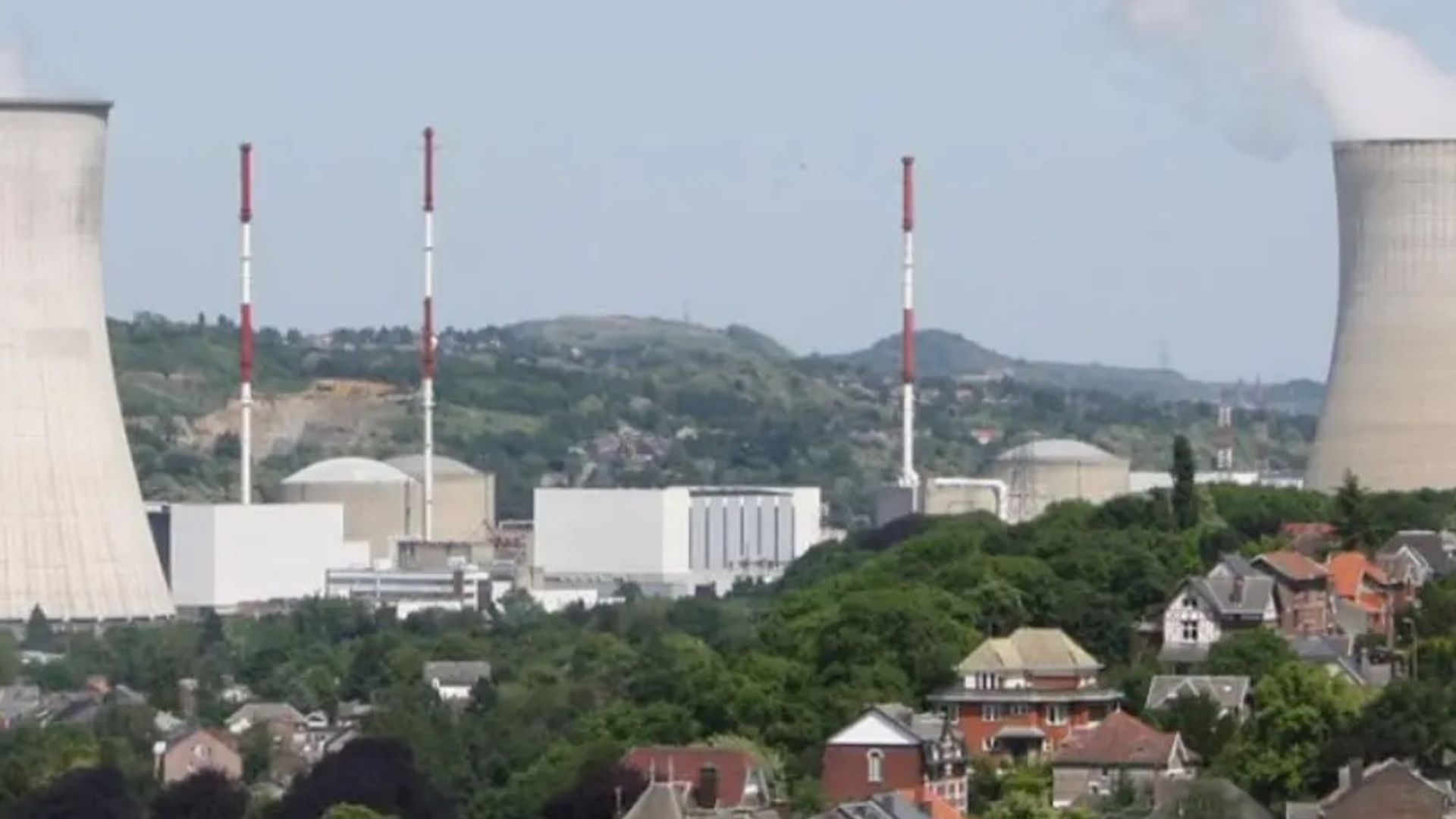 Fuga de ácido clorhídrico provoca daños leves en una central nuclear de Bélgica