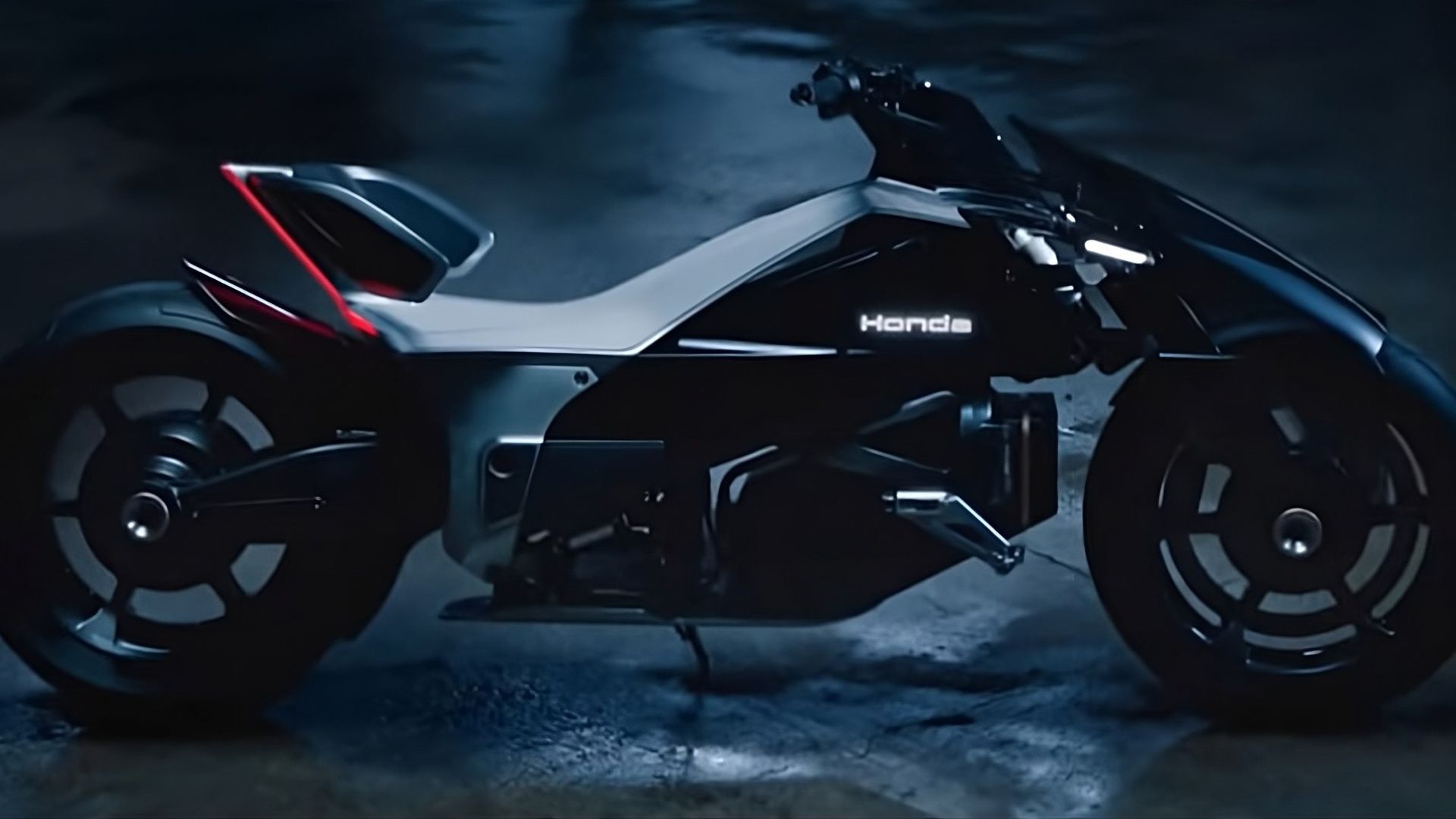 Honda EV Outlider, la moto del futuro