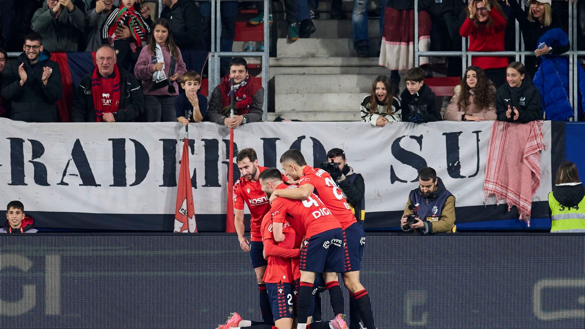 Loa jugadores de Osasuna celebrando un gol Loa jugadores de Osasuna celebrando un gol
