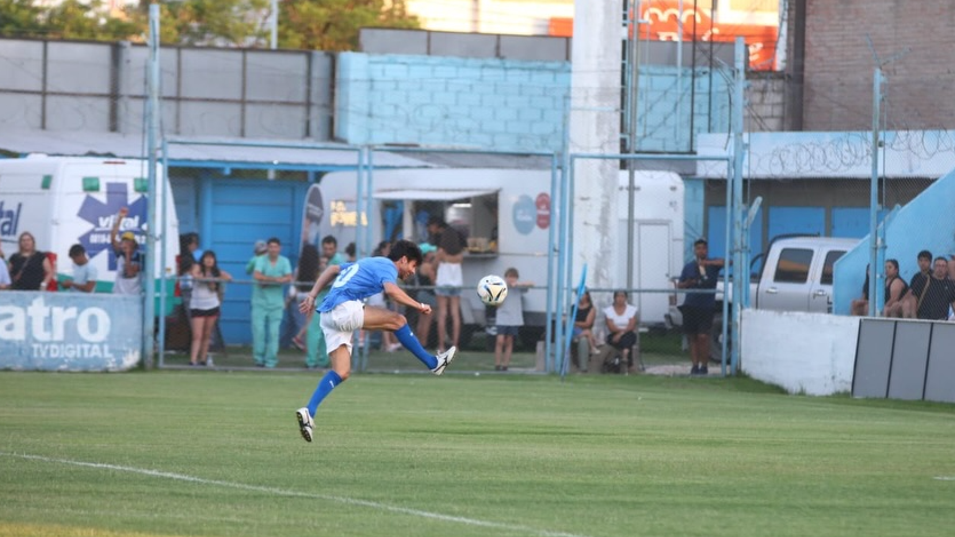 Pablo Aimar vuelve a calzarse las botas