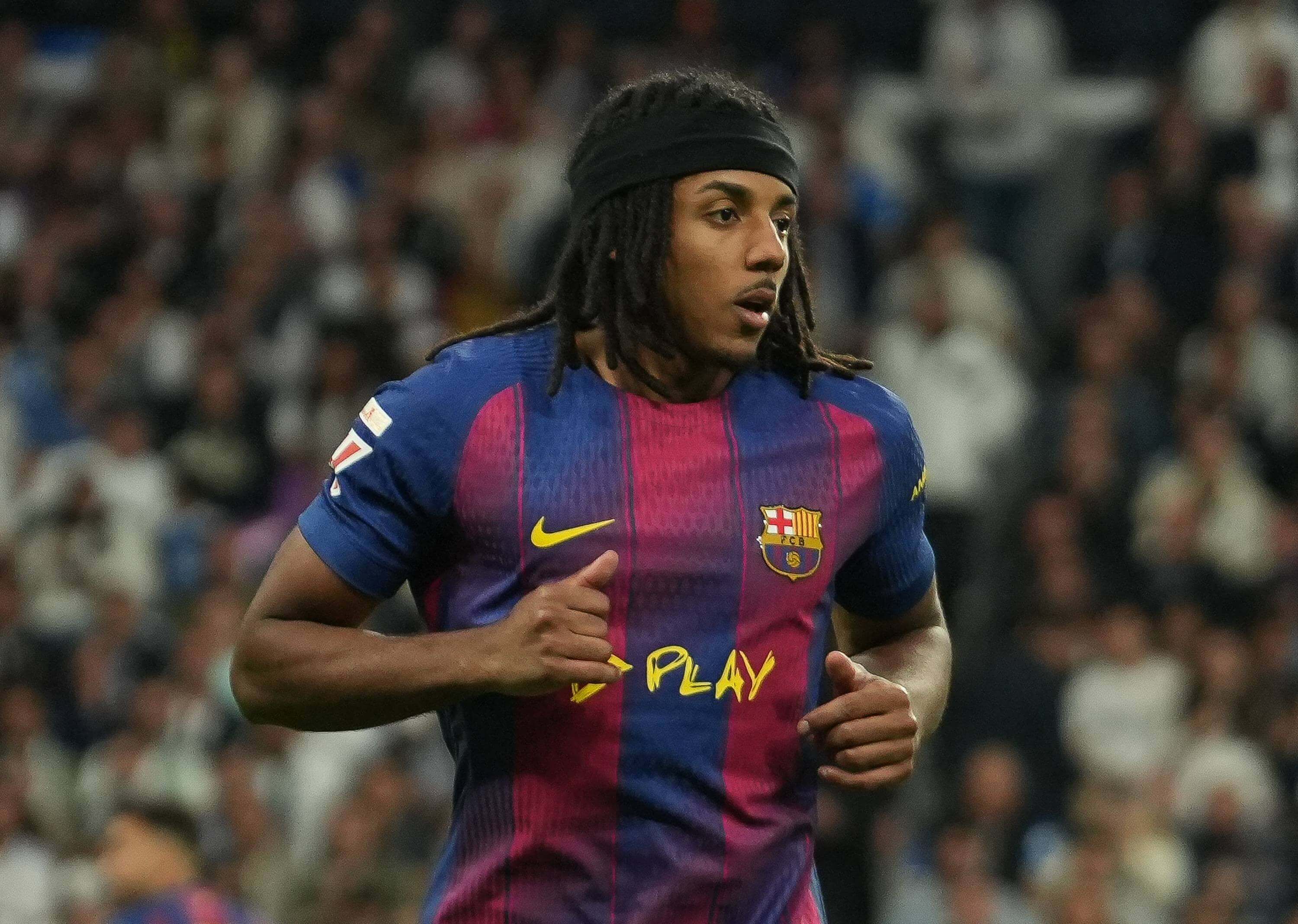  Jules Koundé en un partido con el FC Barcelona (Cordon Press)