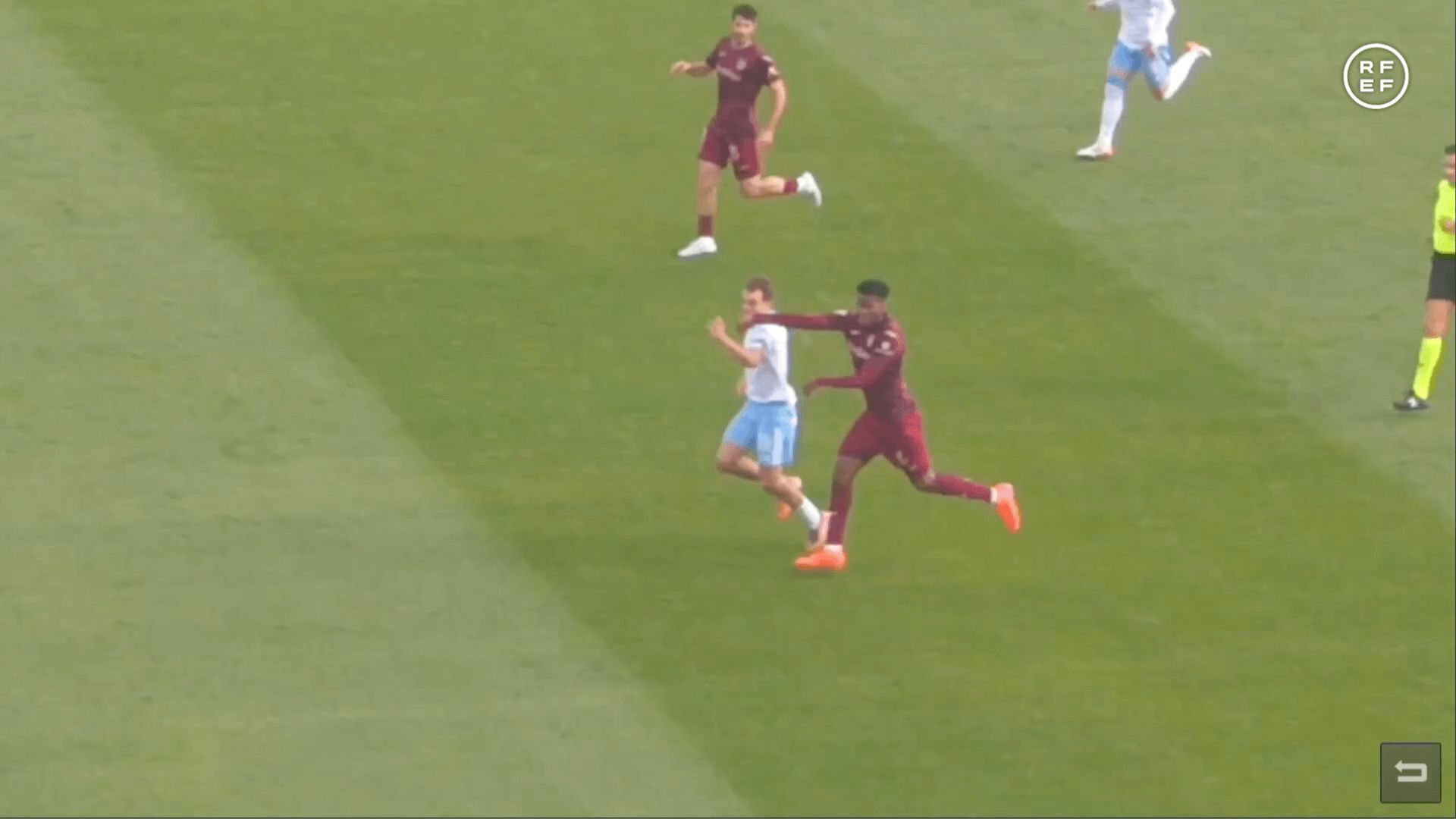  Marvel y Franco, en una jugada del Real Zaragoza-Leganés.