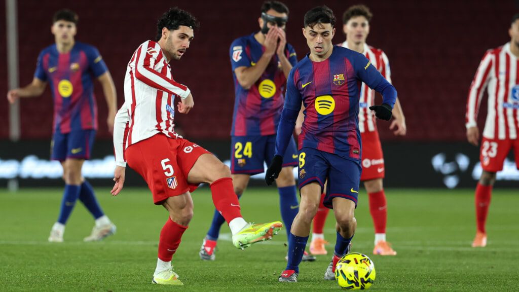  Cardoso y Pedri en el Camp Nou (Europa Press)