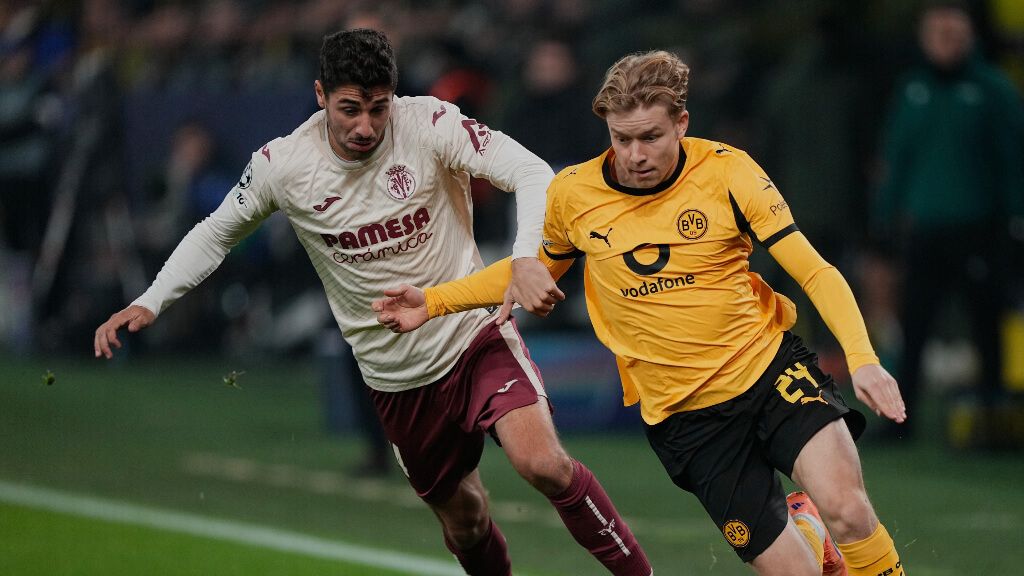  Santi Comesaña y Svensson en el Borussia Dortmund - Villarreal (Fuente: Cordon Press)