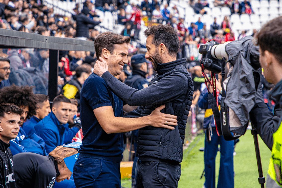 Íñigo Pérez y Carlos Corberán en el Rayo Vallecano - Valencia CF del año pasado.
