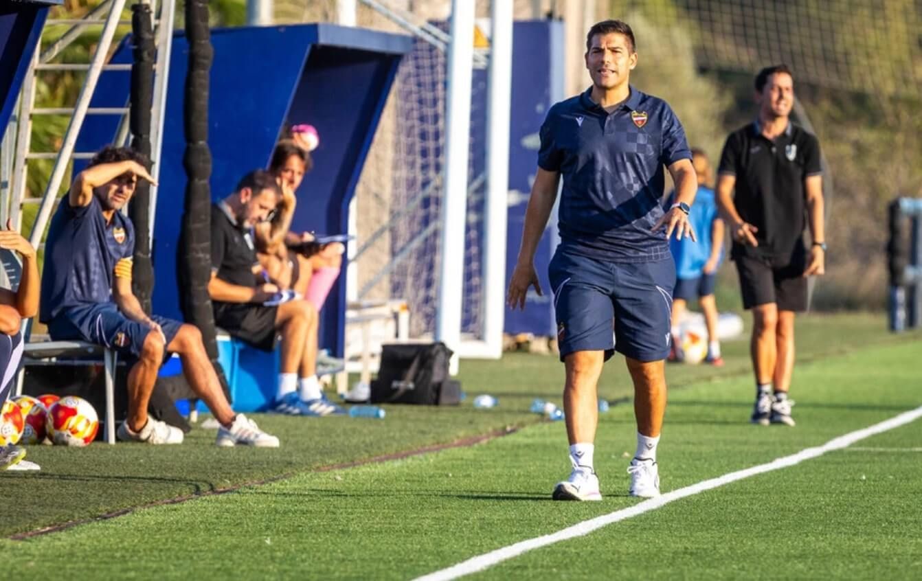 Álvaro del Moral, en un partido del filial del Levante.