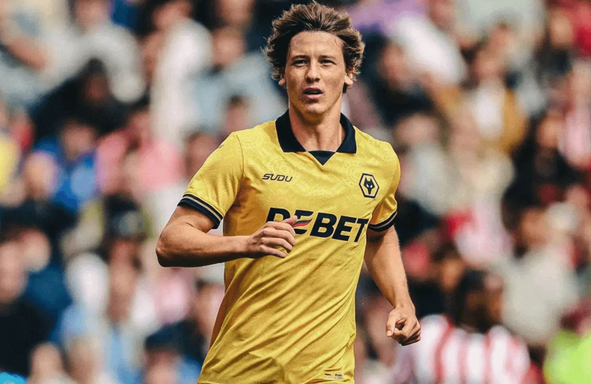  Fer López, jugador de los Wolves.