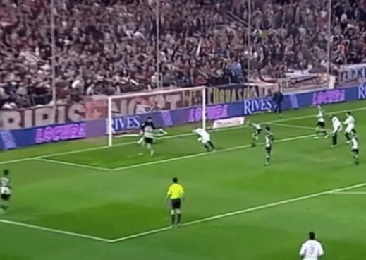 El gol de Luis Fabiano con la mano al Betis.