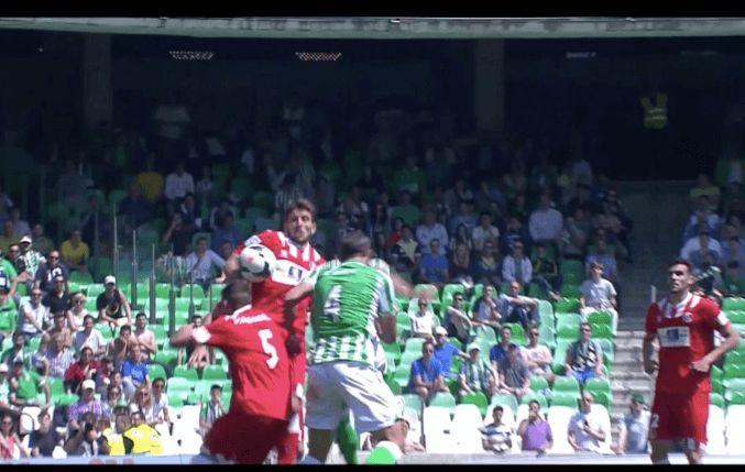 Penalti a Bacca y mano de Carriço