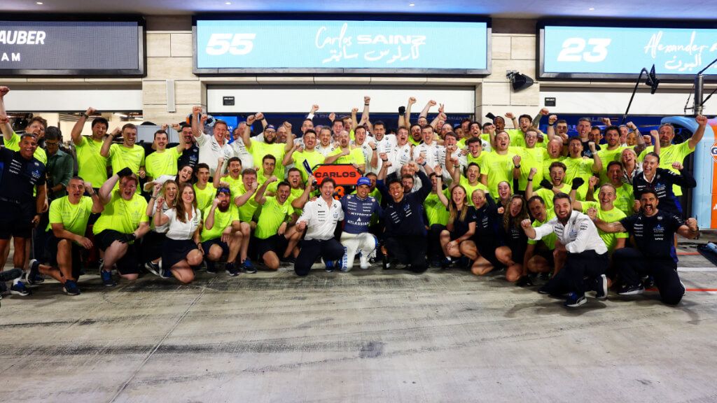  Carlos Sainz, celebrando su podio en Qatar.