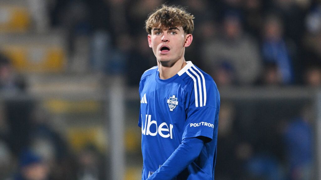 Nico Paz, durante un partido con el Como.