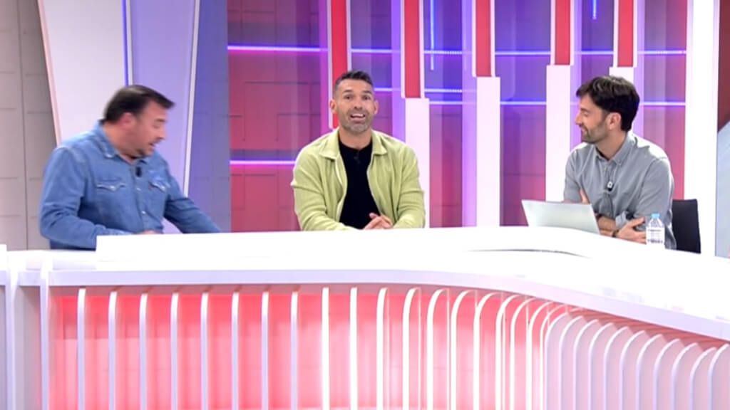  Rubén Uría y David Barral bromean sobre el partido del Atlético contra el Barcelona.