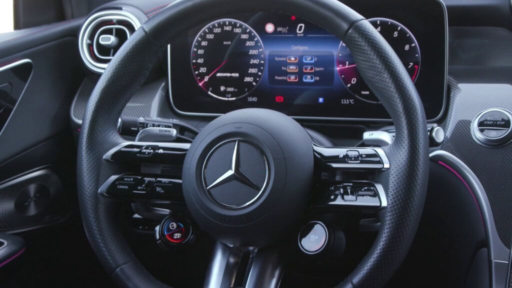  Gonzalo Serrano se sube al Mercedes GLC 43