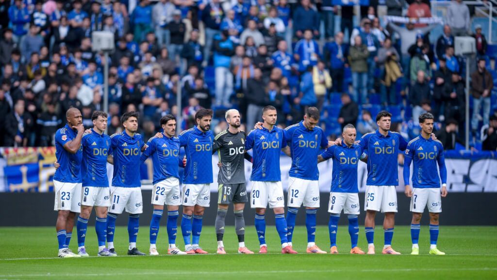 El Oviedo, durante un partido en el Carlos Tartiere.